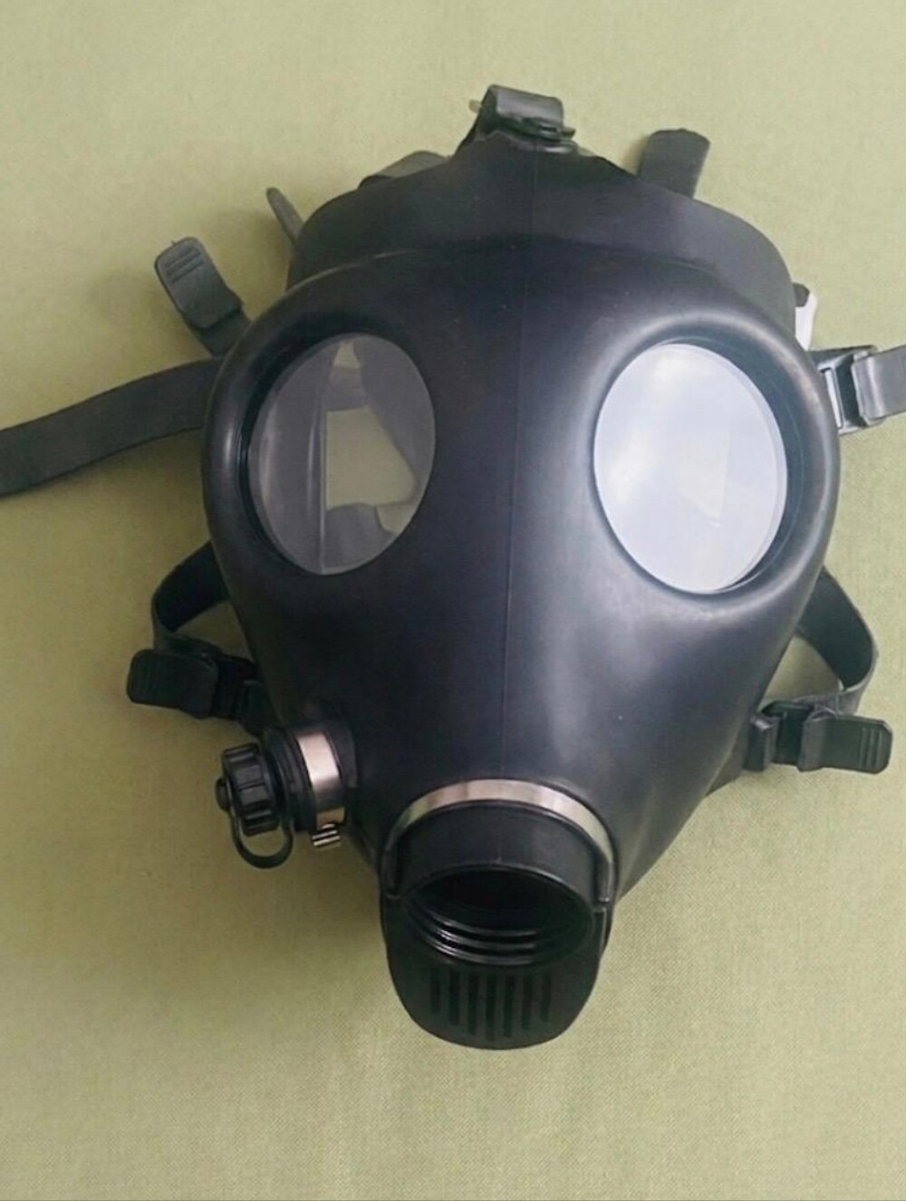 NEW ADULT ISRAELI CIVIL DEFENSE GAS MASK – COMPLETE IN ORIGINAL BOX